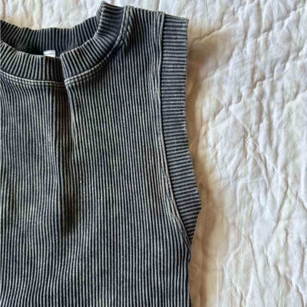 Form fitting athleisure tank top